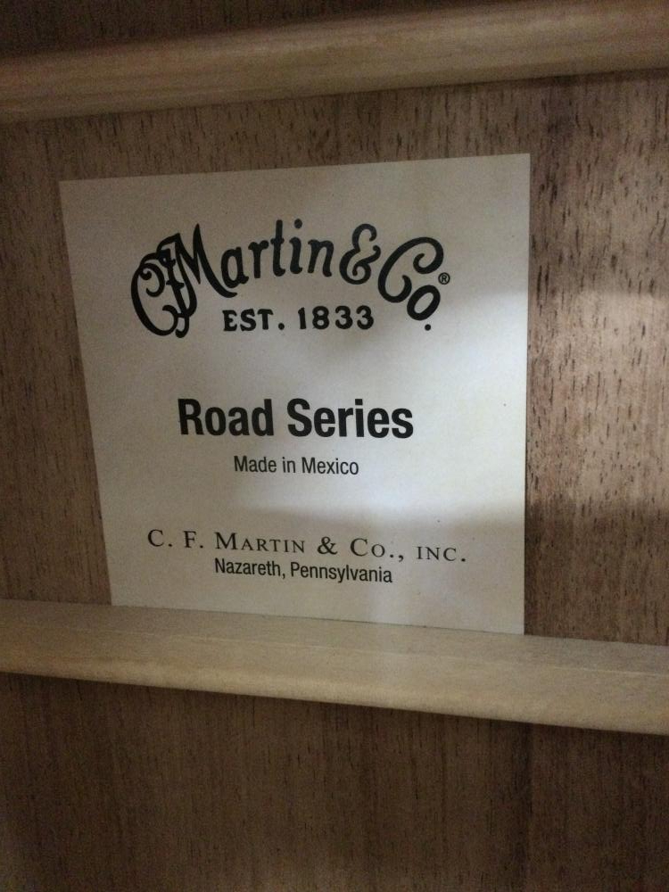 [ б/у ][ не использовался товар ] MARTIN Martin D-12-01 акустическая гитара Road Series специальный чехол есть [240092213310]