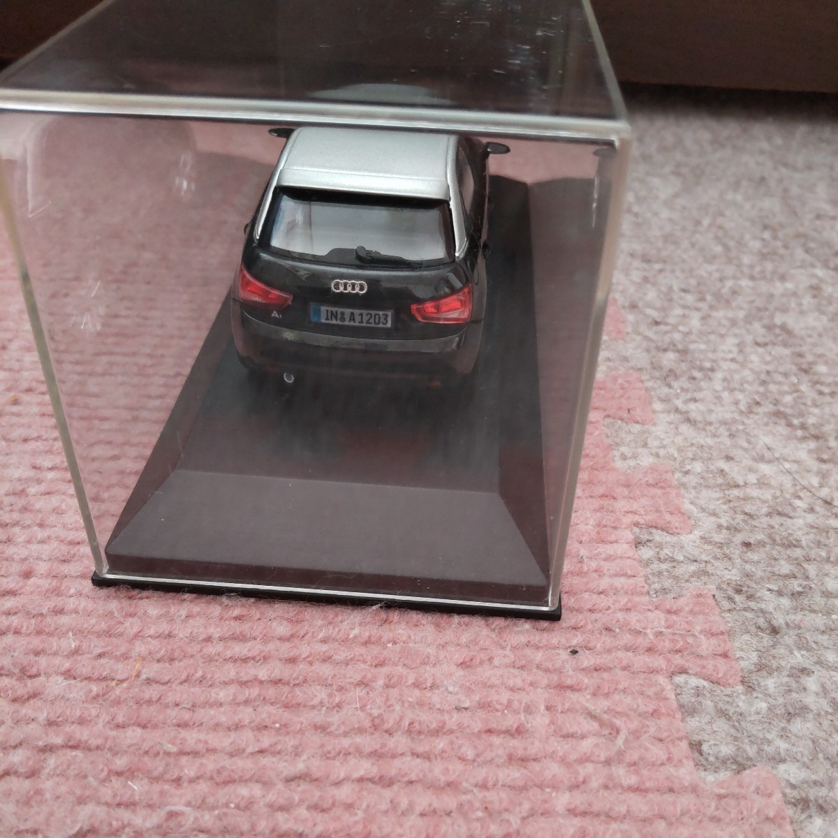 アウディ Audi 特注 A1 Sportback 1/43 ミニカー_画像4