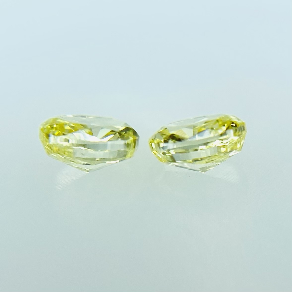 FANCY INTENSE YELLOW 0.107ct＆0.111ct/OV/RT2188/CGL