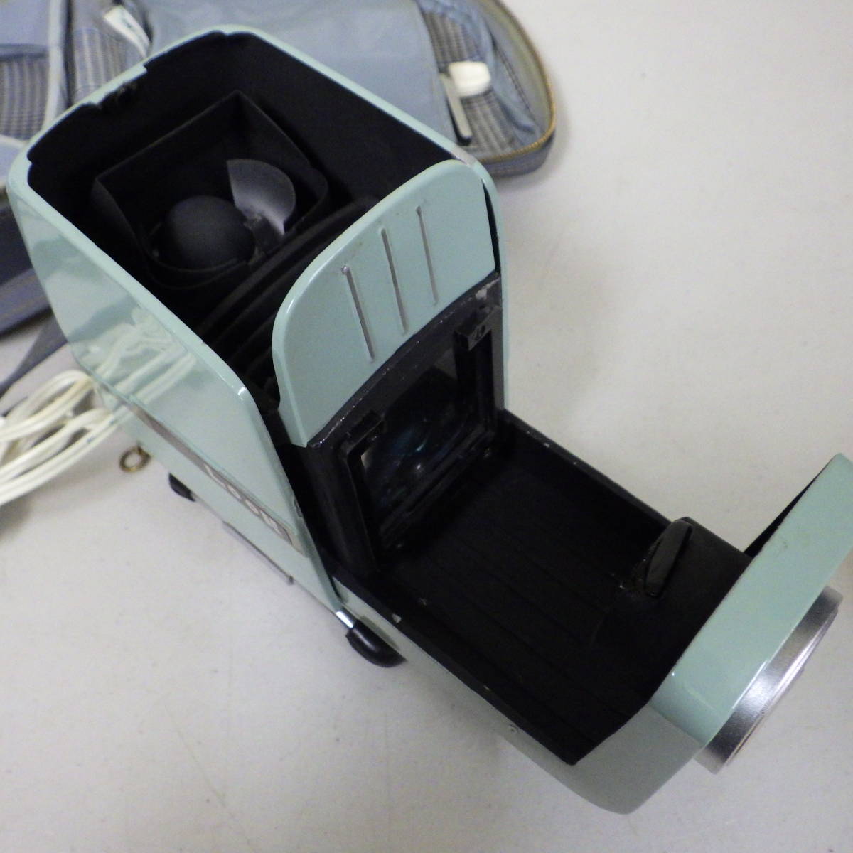 ジャンク品 PRIMO LOOK スライド映写機 ケースのジッパー取っ手破損の画像3