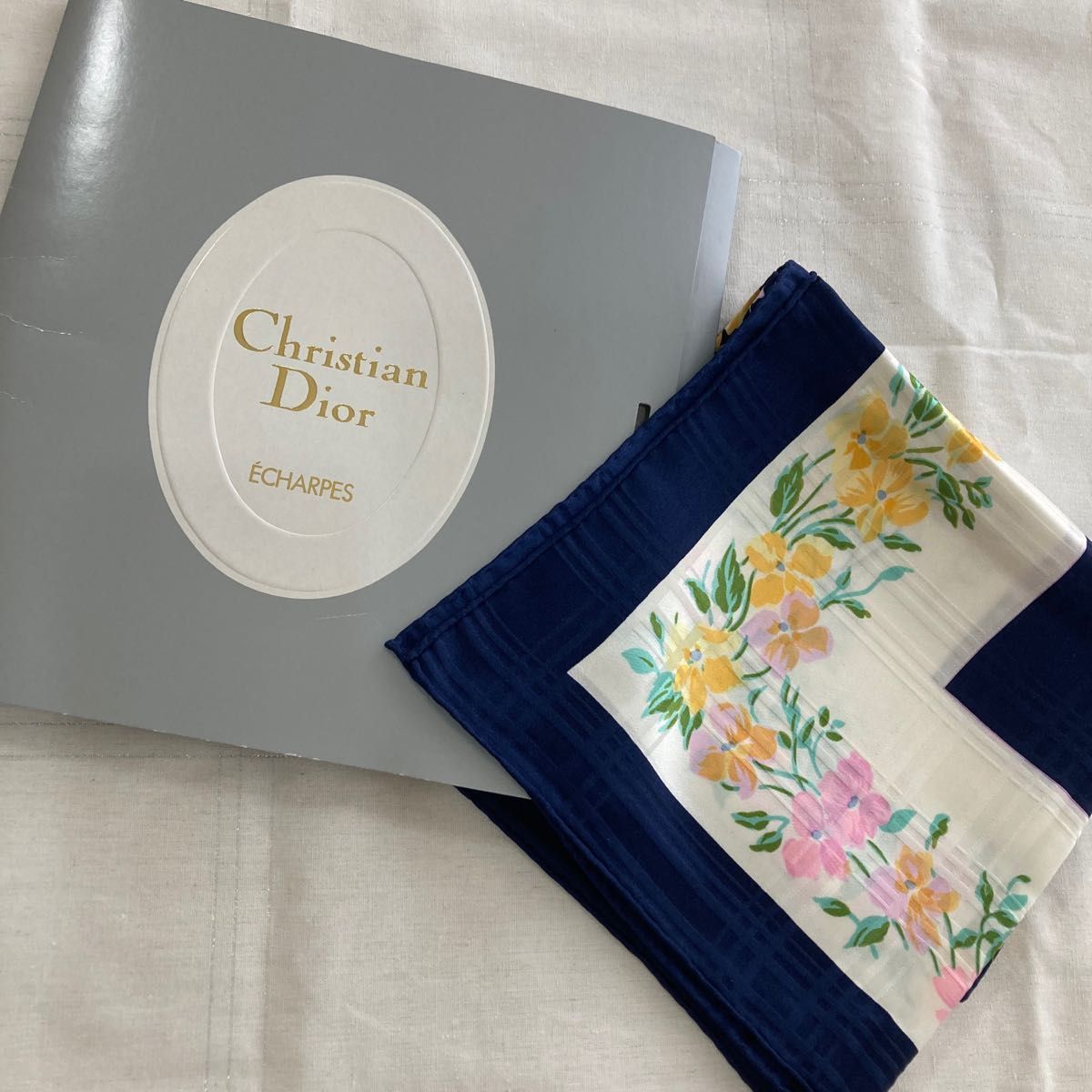 レア クリスチャンディオール ChristianDior ECHARPES 花柄 大判 レア クリスチャンディオール ChristianDior ECHARPES 花柄 大判
