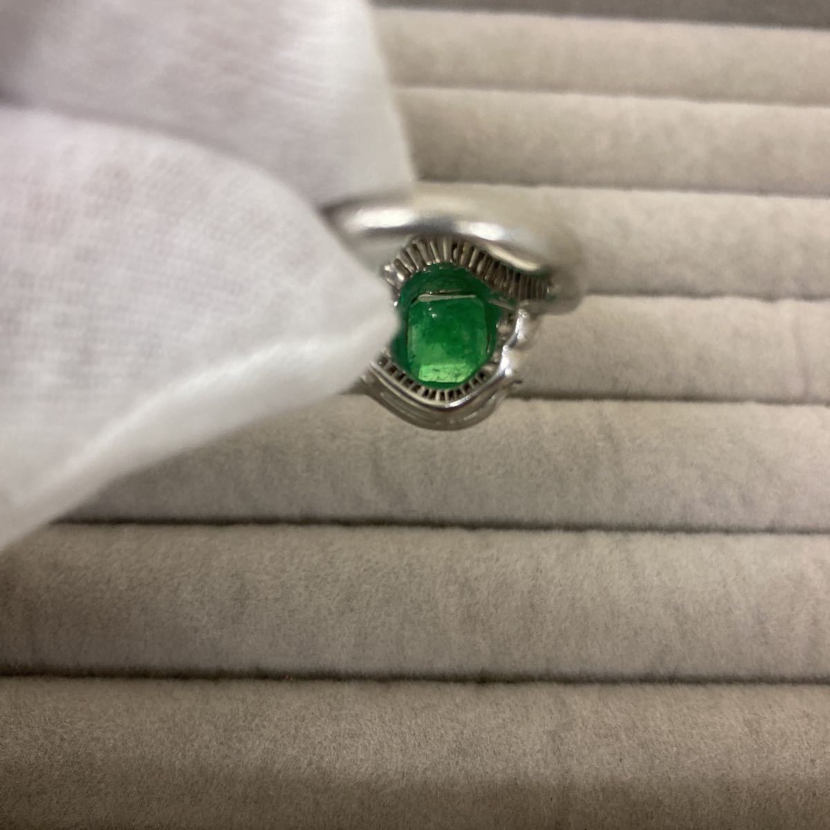 在庫あり】 Pt900 エメラルドリング 2.26ct 10号 7.8g 0.61ct