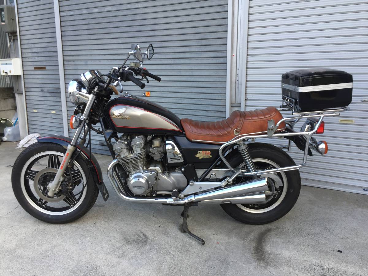 昭和５６年 CB７５０カスタムエクスクルーシブ書類、 鍵付きパニアケースでツーリングに大活躍です。_画像5