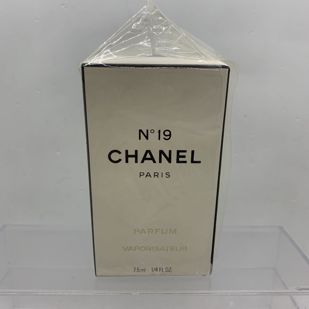 未使用　CHANEL シャネル　N°19 7.5ml 2212103_画像1