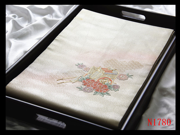 【N1780】厳選美品　刺繍　御所車草花紋　シルバー色地　気品豊かに　正絹純金糸高級美術名古屋帯　◇検◇簪着物袋帯名古屋帯帯締め_画像1