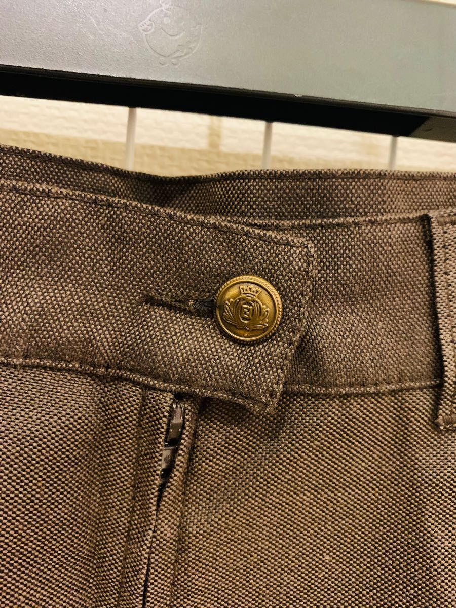 新品】タグ付 FENDI スカート デニム ロゴ刺繍 タイトスカート 40 新品】タグ付 FENDI スカート デニム ロゴ刺繍 タイトスカート 40