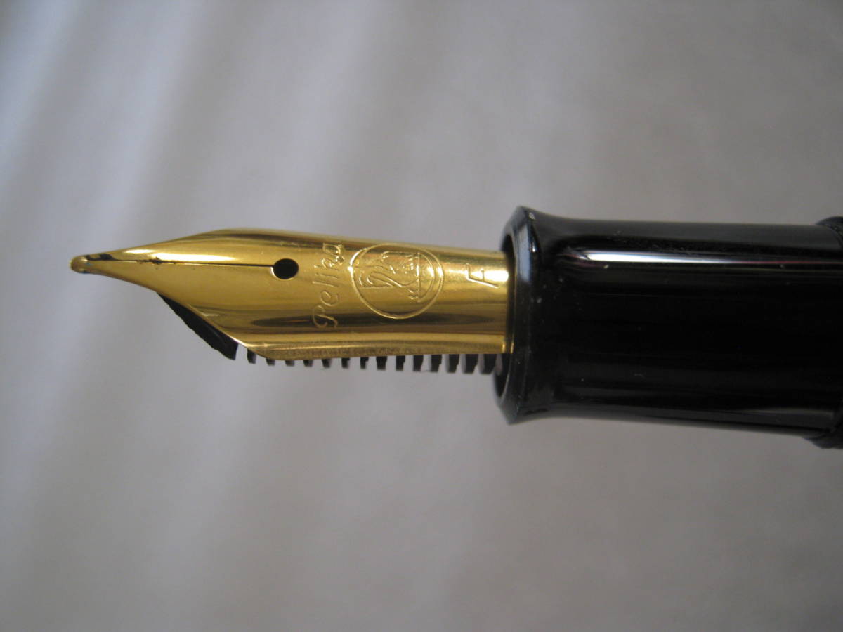 文房具】ドイツ ビンテージ ペリカン万年筆 美しい胴の模様 文房具】ドイツ ビンテージ ペリカン万年筆 美しい胴の模様