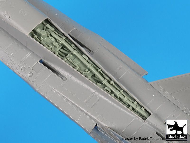 ◆◇ブラックドッグ【A72089】1/72 F-18ホーネット用機体上面 電子機器（アカデミー用）◇◆_画像2