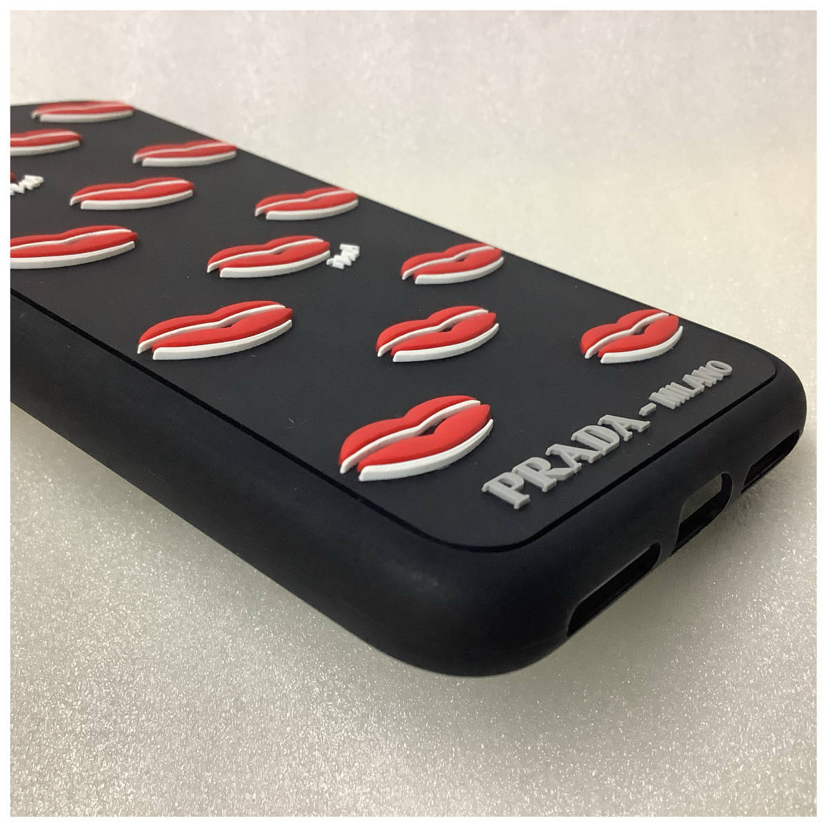 PRADA プラダ リップ エンボス加工 iPhoneX.Xs 携帯カバー ケース 1ZH058 ブラック 未使用品_画像5