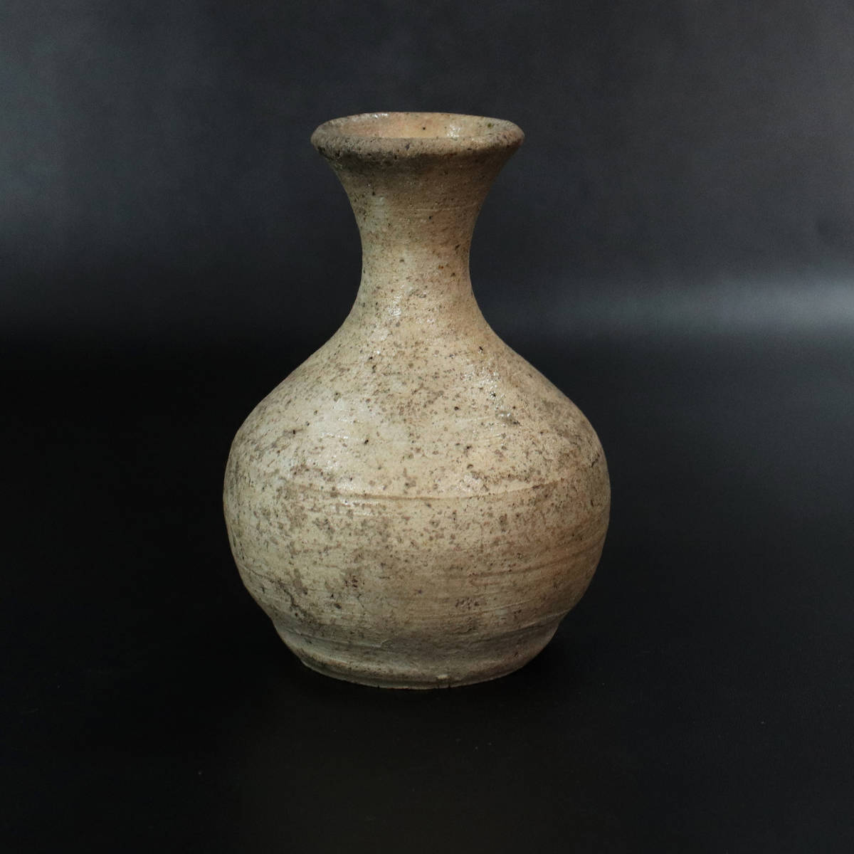  old clay / old . era unglazed ware sake bottle <230914018>