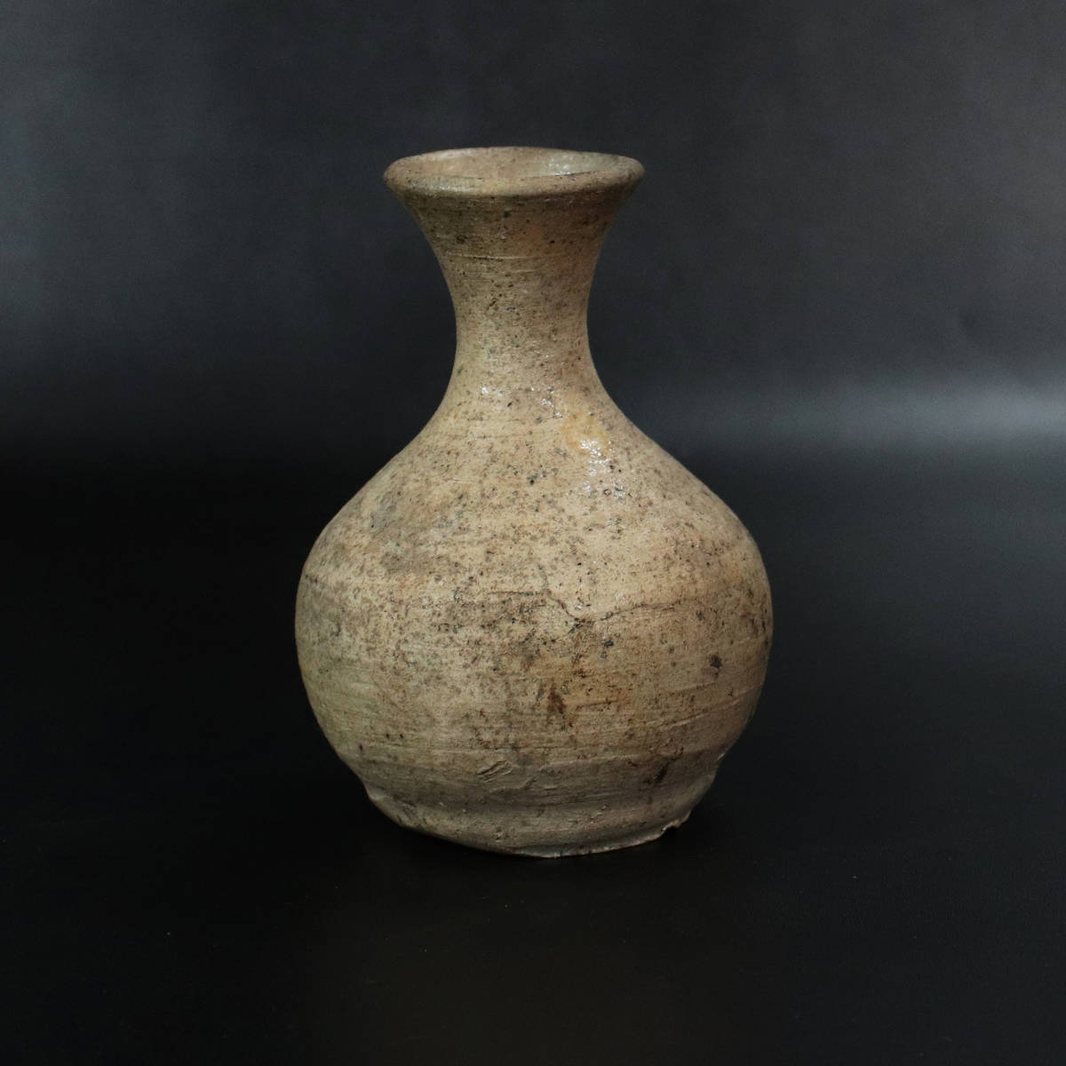  old clay / old . era unglazed ware sake bottle <230914018>