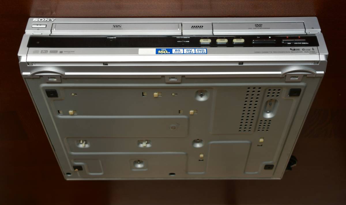 SONY　VIDEO　CASSETTE　RECORDER/DVD　RECORDER　RDR－VH85。VIDEO　CASSETTE部分動作せず。HDD、DVD支障なし。本体上面擦り傷有ります_画像3