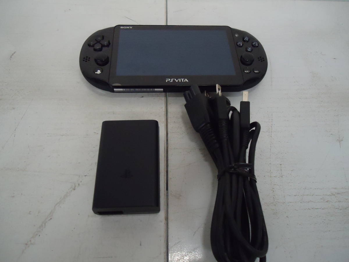 G2778 送料無料！ 動作品 PlayStation Vita ブラック PCH-2000 本体 箱説なし/充電器とメモリー32GB付/傷や汚れあり