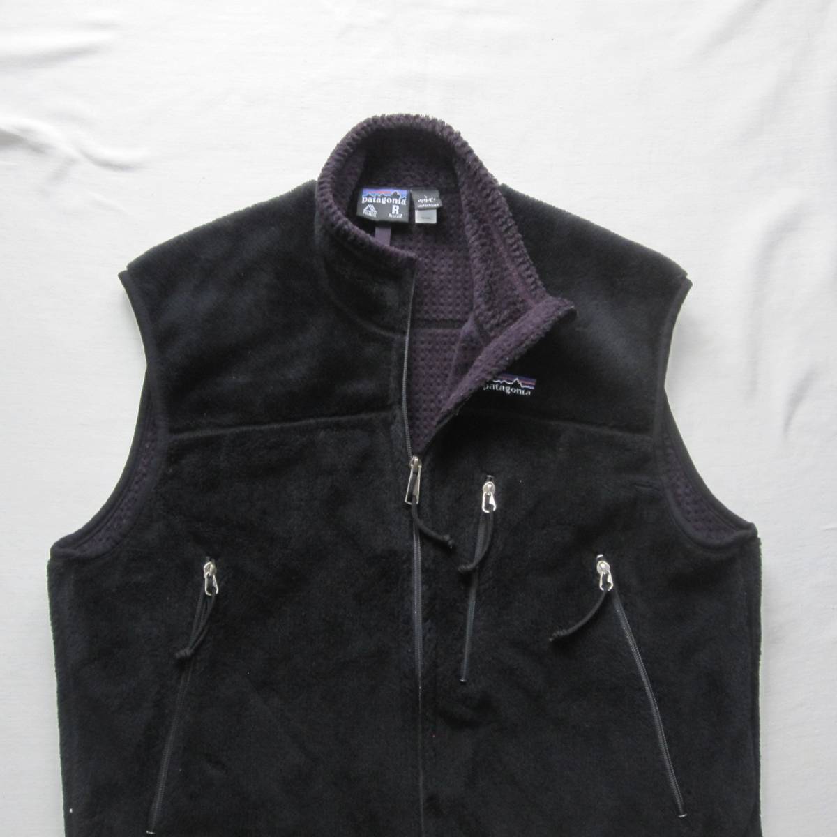 ☆ パタゴニア R4 ベスト (L) 刺繍タグ USA製 黒×紫　 / ビンテージ レトロ　r2 R4ジャケット　patagonia