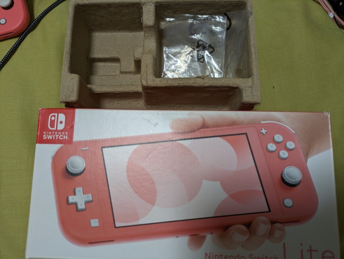【初期化済み・ほぼ未使用】Nintendo Switch Lite コーラル 持ち運び用ポーチ付き