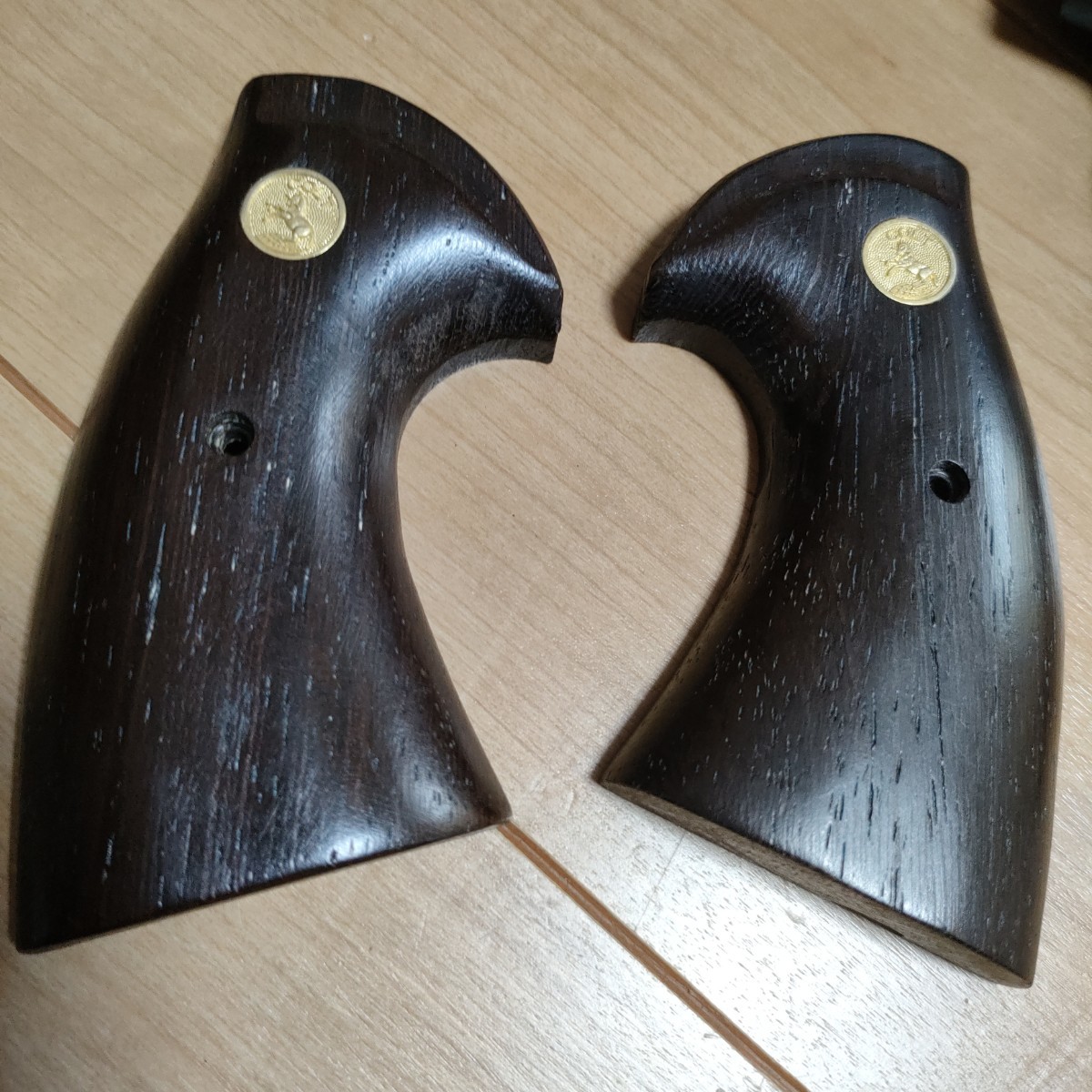 B2 東京マルイ コルトパイソン357マグナム用ウッドグリップ 木製 B2 東京マルイ コルトパイソン357マグナム用ウッドグリップ 木製