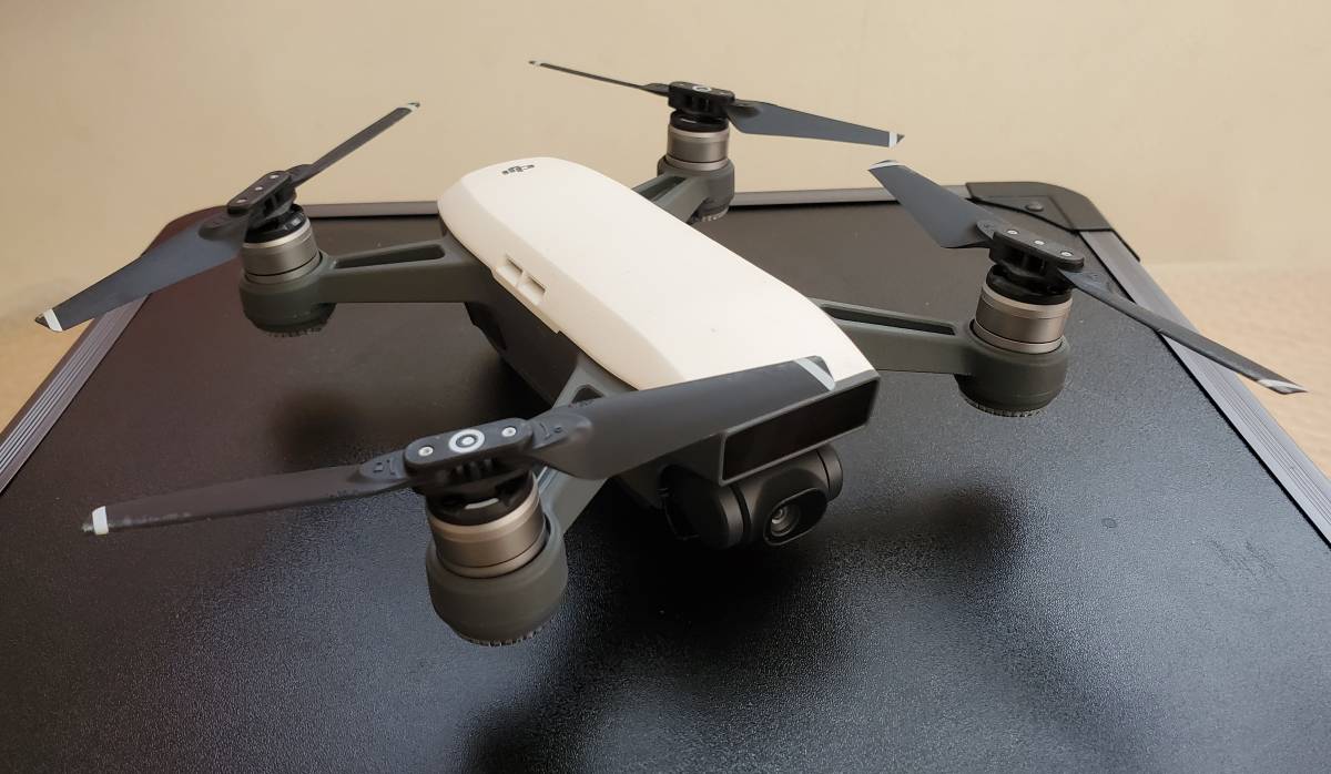 ドローン DJI SPARK スパーク フルセット 専用ケース付き 送料無料