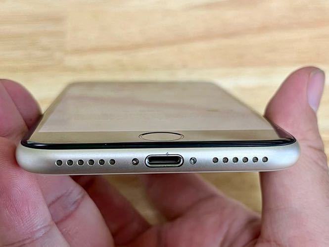 Sản phẩm 【美品】1円〜 Apple iPhone SE 第3世代 MMYD3J/A 64GB