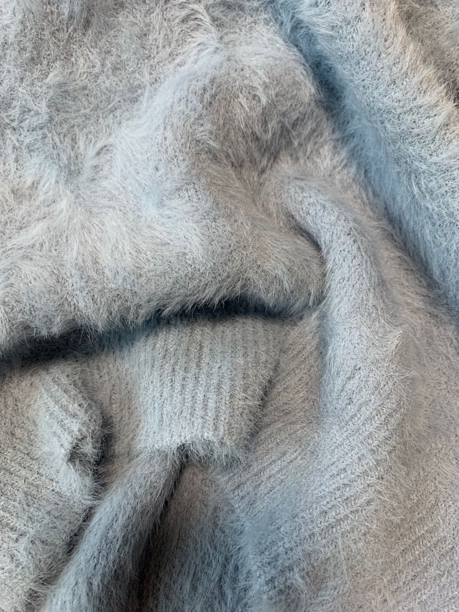 トップス　ニット　ふんわり　モコモコセーター　シャギーニット　タートル　ハイネック　飾り付き　暖かい　ストレッチ　フリーサイズ