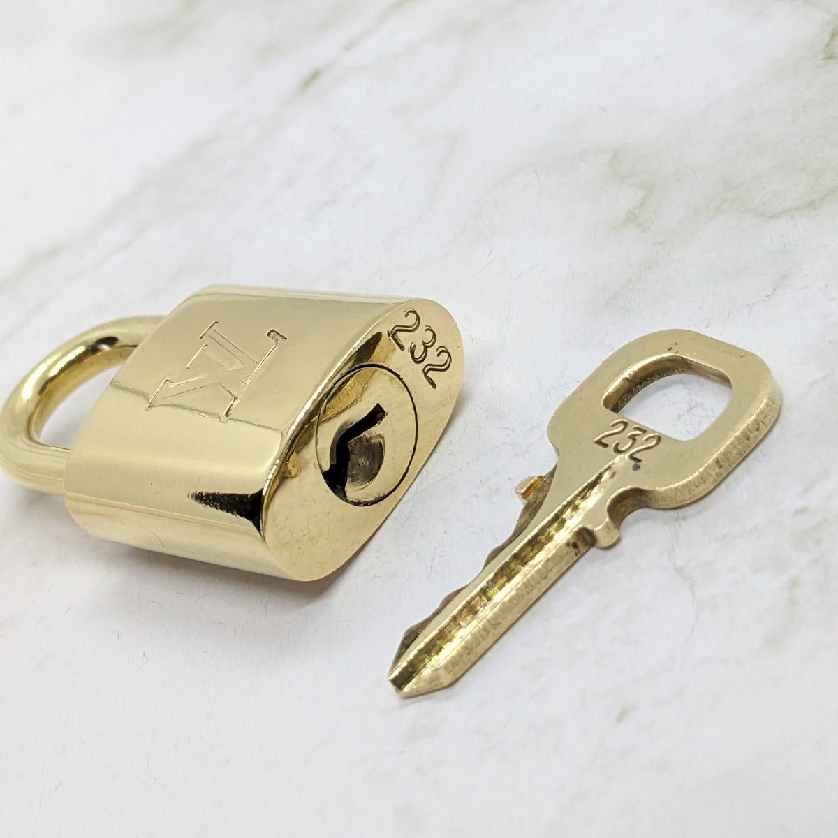 LV ルイヴィトン パドロック カデナ 南京錠 ゴールド No 232 LV ルイヴィトン パドロック カデナ 南京錠 ゴールド No 232