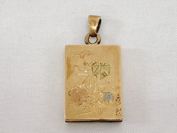老家倉庫K18定位方向磁鐵吊墜頂花古董藝術時代18金明治時期金工作    原文:旧家蔵出 K18 在銘 方位磁石 ペンダントトップ 花 古美術 時代物 18金 明治期? 金工物