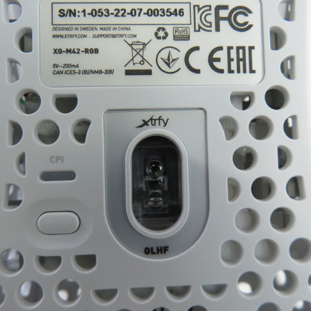 美品 Xtrfy エクストリファイ M42 RGB ULTRA-LIGHT ゲーミングマウス 有線 左右対称 超軽量 PC周辺機器 HC200C_画像5