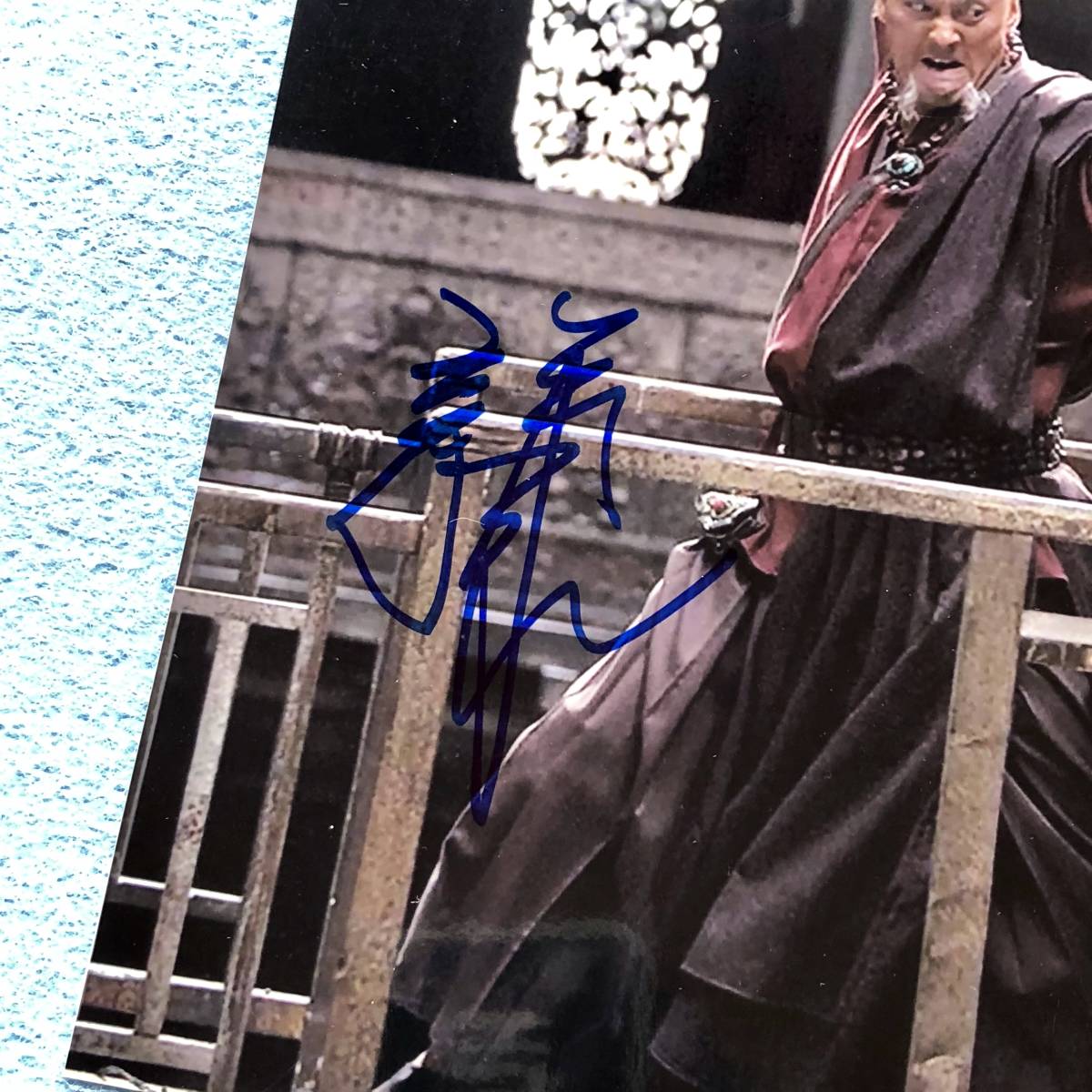 ヤフオク 映画 バットマン 渡辺謙 直筆サインフォトb ヤフオク 映画 バットマン 渡辺謙 直筆サインフォトb