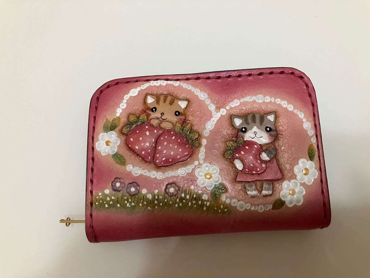 ハンドメイド　ロマンス猫ちゃんの　小銭入れ　お財布　いちご　お花　革製品　レザークラフト