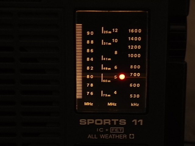 SONY【ICF-111】全天候型 防滴・耐衝撃性に対応『スポーツ11』45年経過したラジオ 分解・整備・調整 クリーニング済み美品 管理21032414_画像4