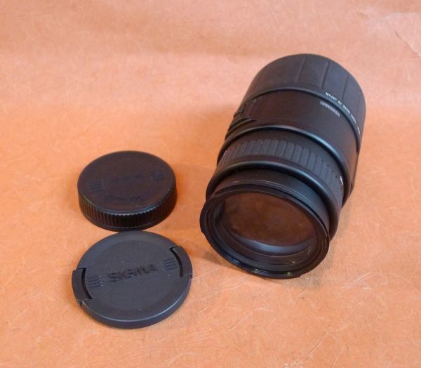 j089 SIGMA レンズ 70-300mm 1:4-5.6 DL MACRO オートフォーカス サイズ：約 直径6×高さ13～18ｃｍ /60_画像1