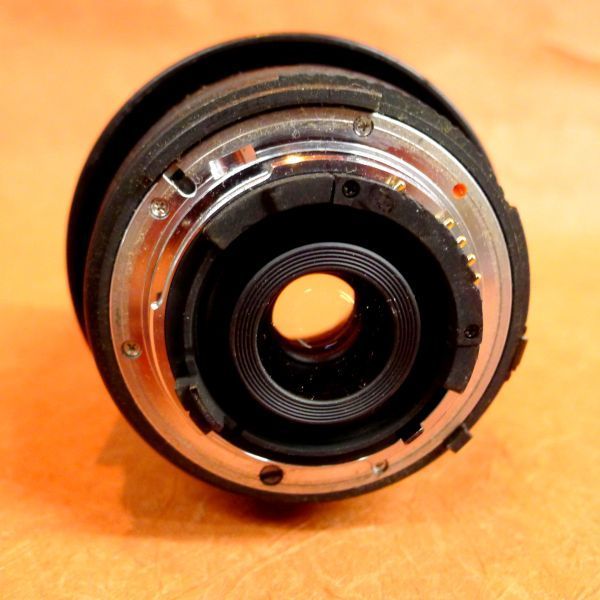 i332 SIGMA UC ZOOM 70-210 1:4-5.6 auto focus lens size : calibre approximately 5.2cm height approximately 9cm/60