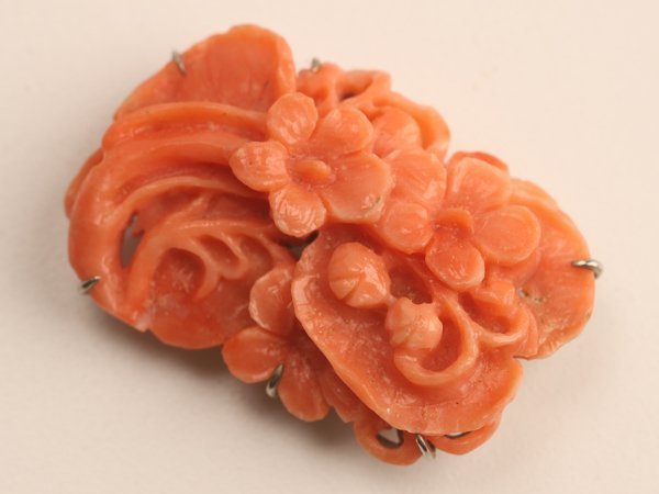 【琴》送料無料 装飾品 珊瑚花彫刻帯留 重量7.6g KQ373