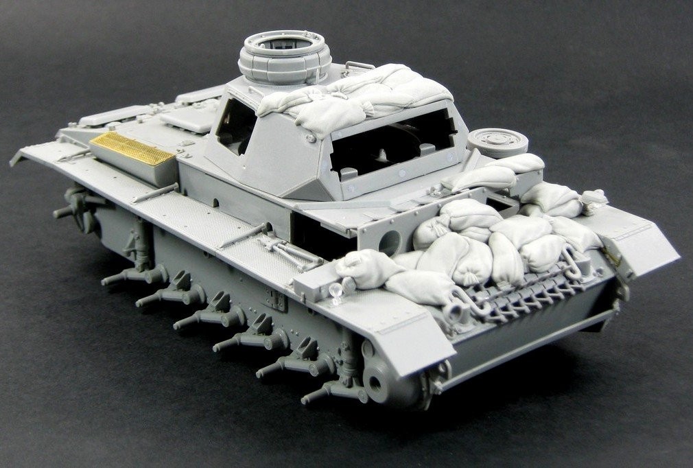 パンツァーアート RE35-140 1/35 III号戦車 サンドバッグアーマー(北アフリカ)_画像2