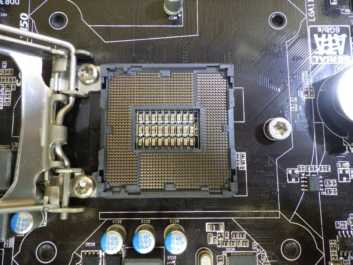 GIGABYTE GA-H81M-D3V マザーボード ＩＯパネル付 + CPUクーラーファン (メモリ・CPU無し) 動作品保証#MM80125_画像5