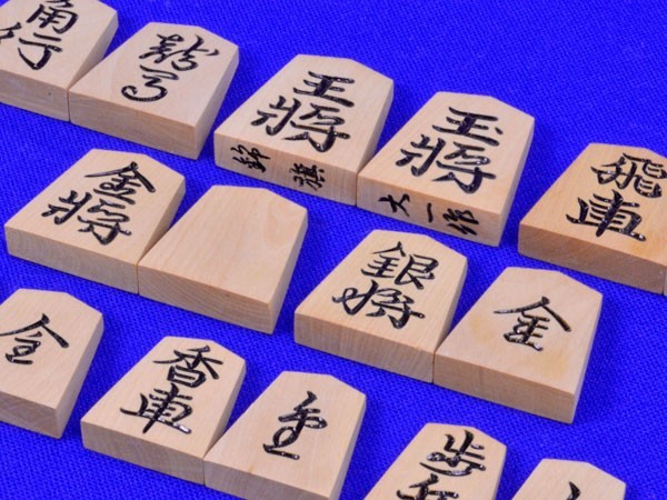 木製将棋セット 桧1寸卓上将棋盤セット(将棋駒黄楊特上彫錦旗書 木製将棋セット 桧1寸卓上将棋盤セット(将棋駒黄楊特上彫錦旗書