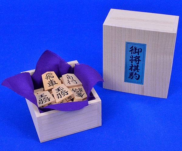 将棋セット　ヒバ1寸5分卓上将棋盤セット【特売品】(将棋駒黄楊錦旗彫駒)【囲碁将棋専門店の将碁屋】_画像6