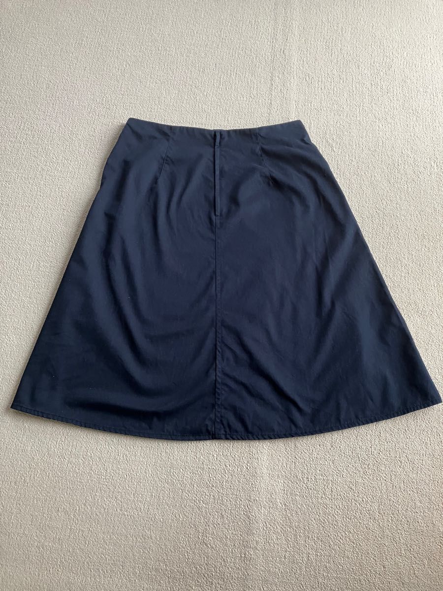 大きいサイズUNIQLO紺色コットンミディフレアスカート(丈短め)