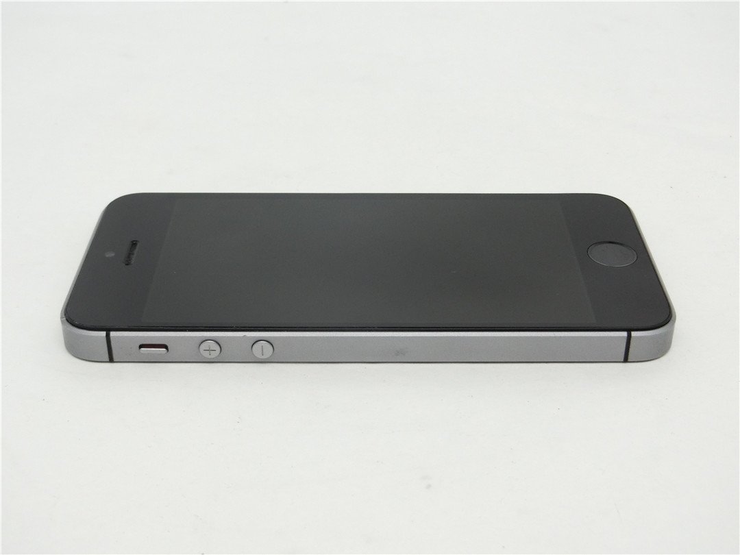 中古動作品　Apple iPhoneSE 16GB 　A1723 AU利用制限（〇） 　最大容量93％　　 初期化済　送料無料_画像4