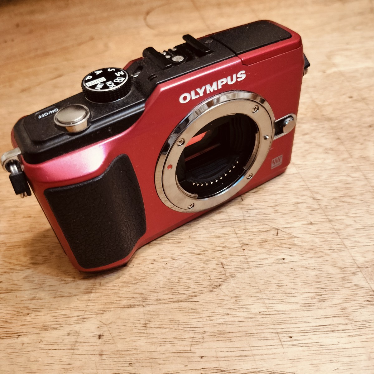 【撮影OK・美品】オリンパス ペン OLYMPUS Pen E-PL2 ボディ マイクロフォーサーズ ワインレッド_画像3