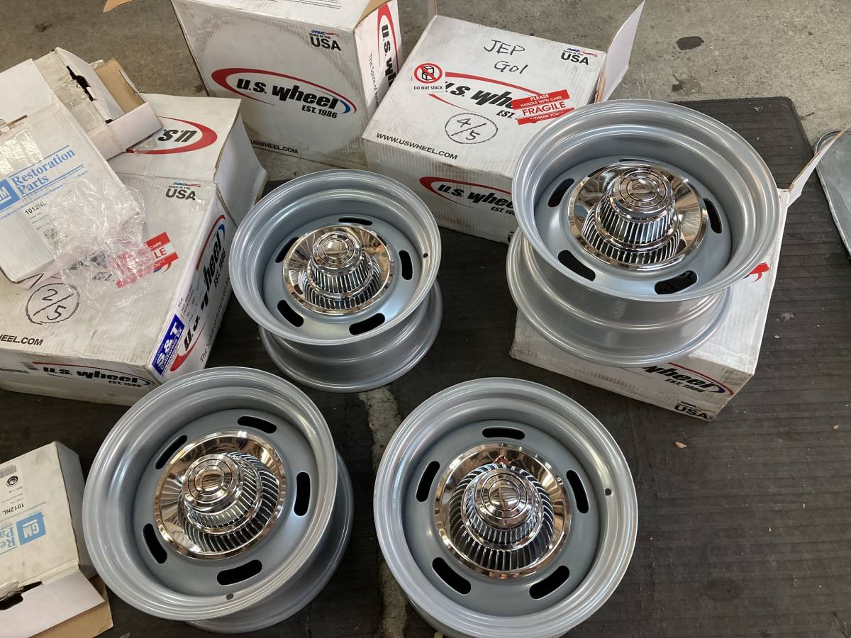 ※新品※アメリカ製Made in USAラリーホイール Rally Wheel 15X8 6H 139.7 4本 6穴 シルバー ランクル 4WD シボレー Chevyキャップ付き_画像1