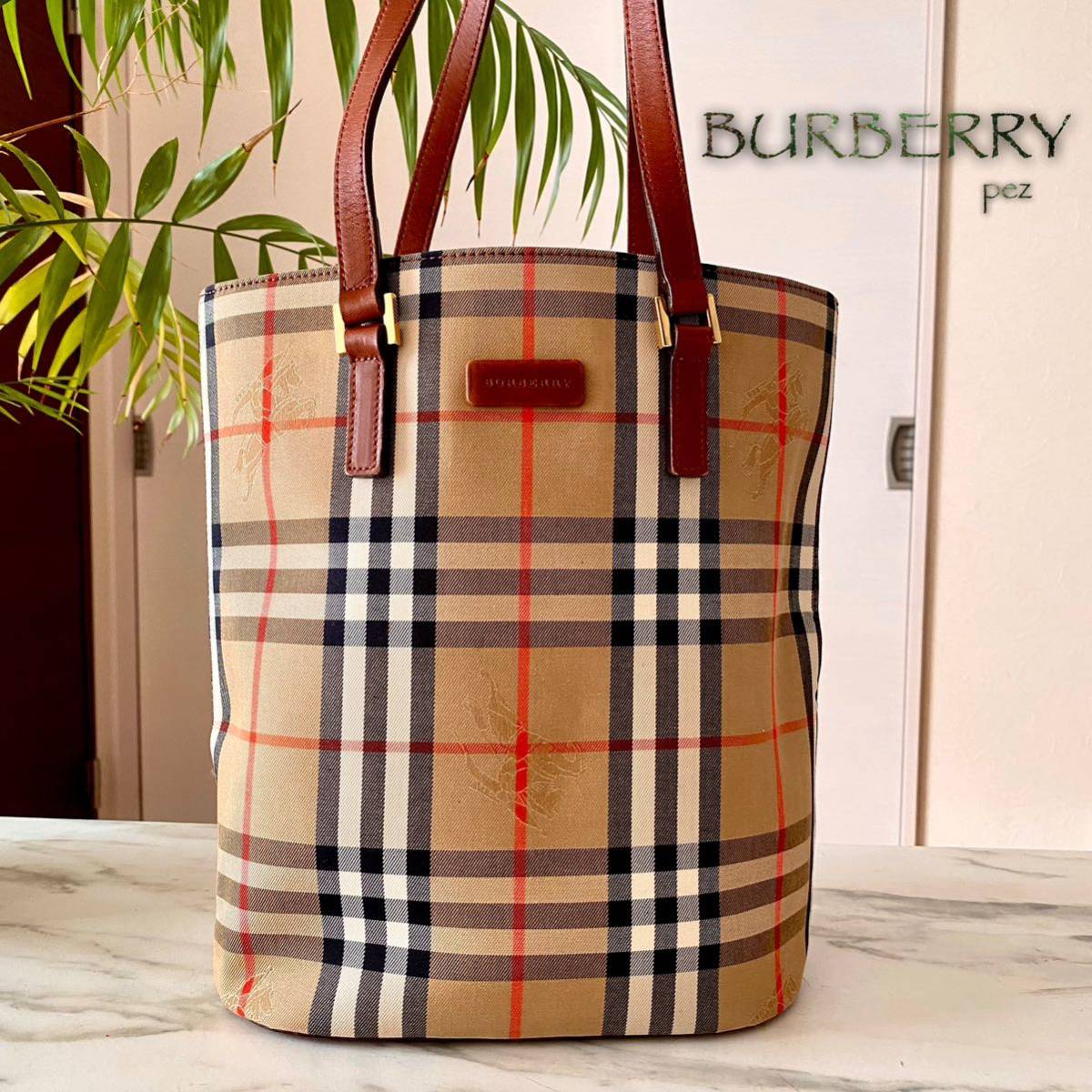 超美品 正規品 BURBERRY バーバリー レザーショルダーバッグ ノバチェック レディース メンズ 牛革 本革 ブラウン 茶 肩掛け トート A4_画像1