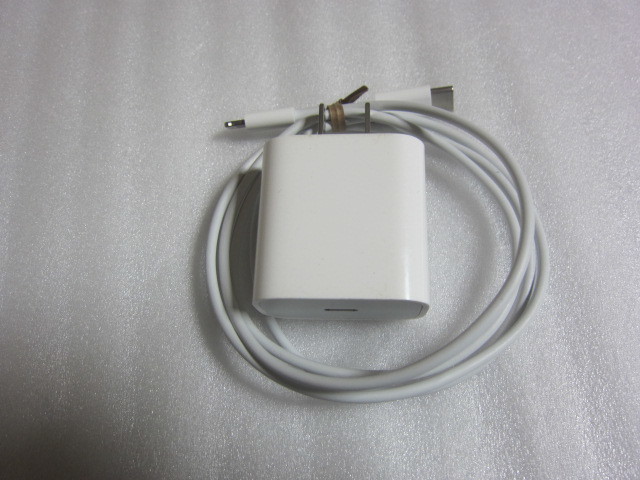 Apple USB-C電源アダプタ(A1720) とApple USB-C - Lightningケーブル（1 m）_画像1