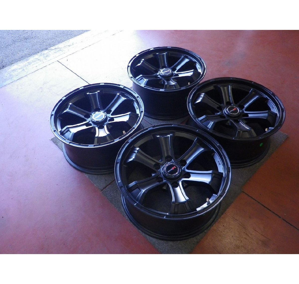 新品!B-mud k♪18×8J/PCD139.7/6H/+25/ハブ106♪プラドに!店頭受け取り歓迎♪ホイールのみ4本販売♪R511W38の画像9