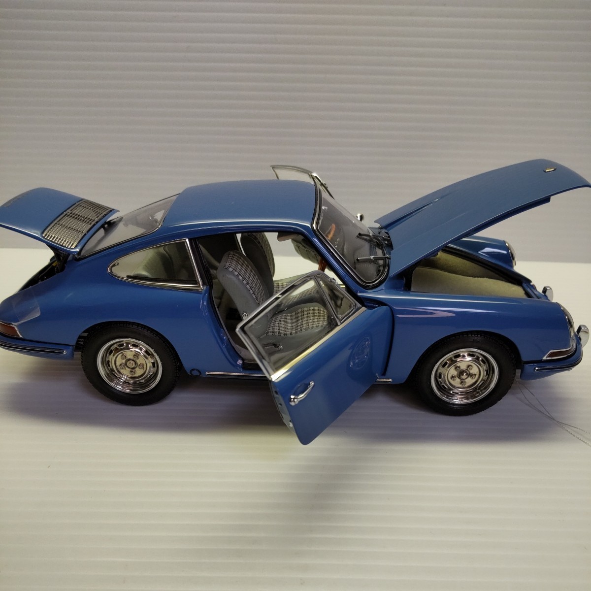 CMC 1/18 ポルシェ Porsche 901 ,1964 SportCoupe No. Ｍ−067D ブルー ダイキャストミニカー_画像5