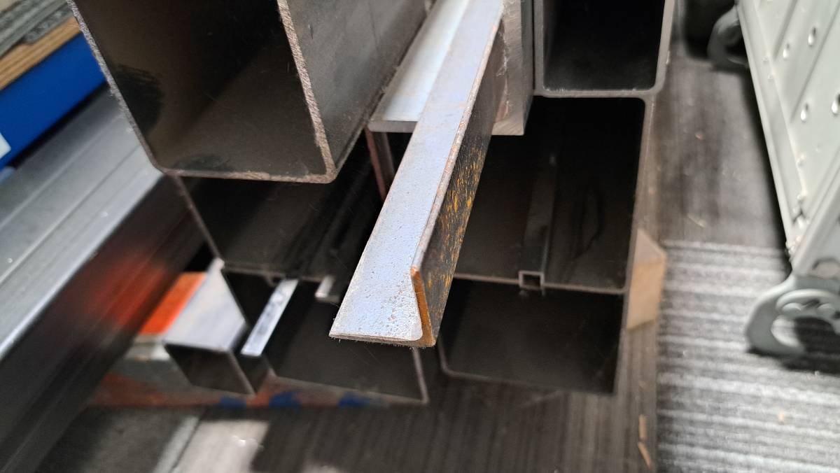 □スチール(鉄)黒皮鋼材、L アングル厚み6ミリ、65×65×6、長さ100ミリ単位、切売り販売2_画像2