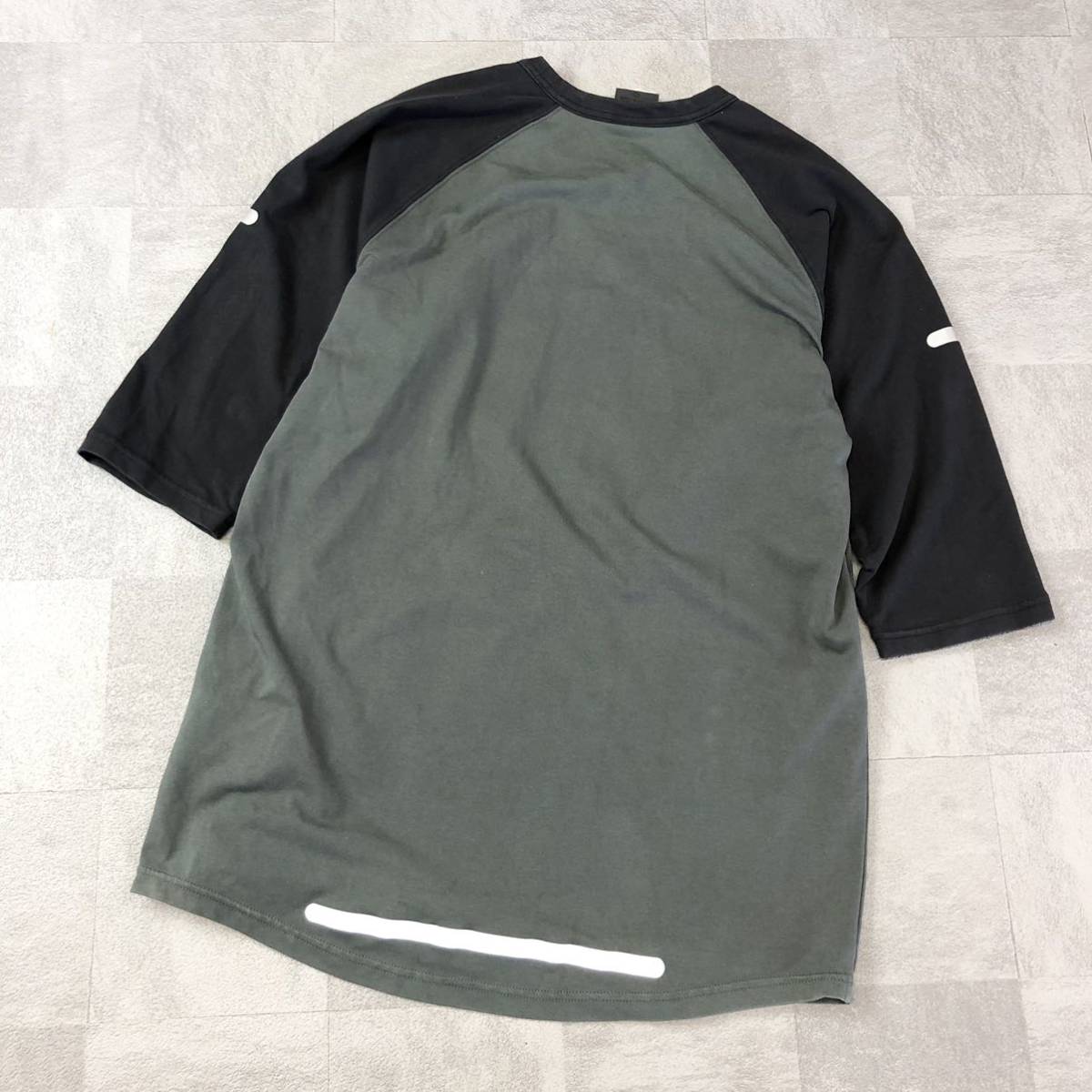 NIKE ナイキ TRACK&FLELD ラグランスリーブ半袖Tシャツ カットソー　ブラックカーキ　サイズL 古着_画像5