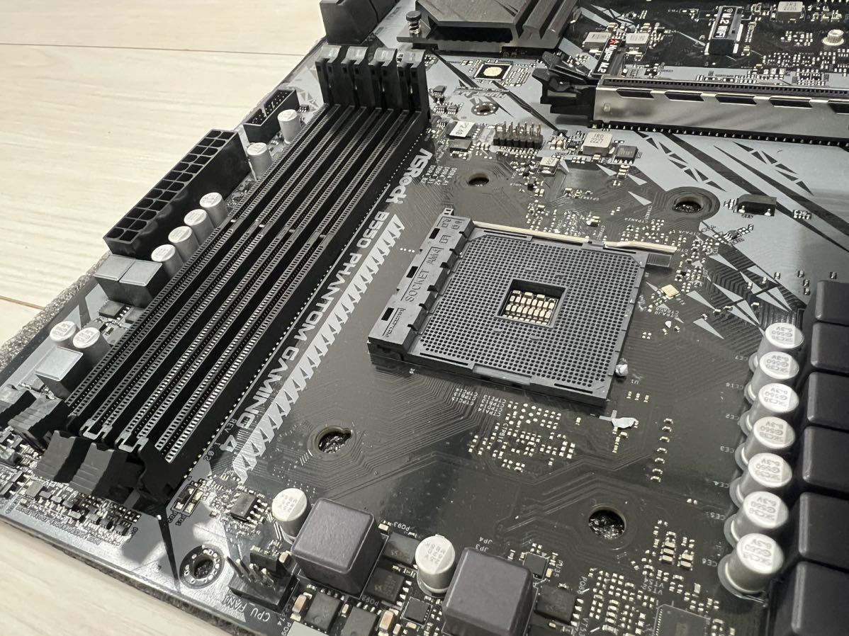 美品 ASRock AMD Ryzen 5000シリーズ (Soket AM4)対応 B550 Phantom Gaming 4 マザーボード　ATX_画像4