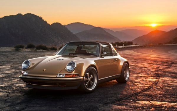 シンガー・ポルシェ 911 タルガ 2015年 Sゴールド & 夕陽 壁紙ポスター ワイド版603×376mm（はがせるシール式）024W2_画像1