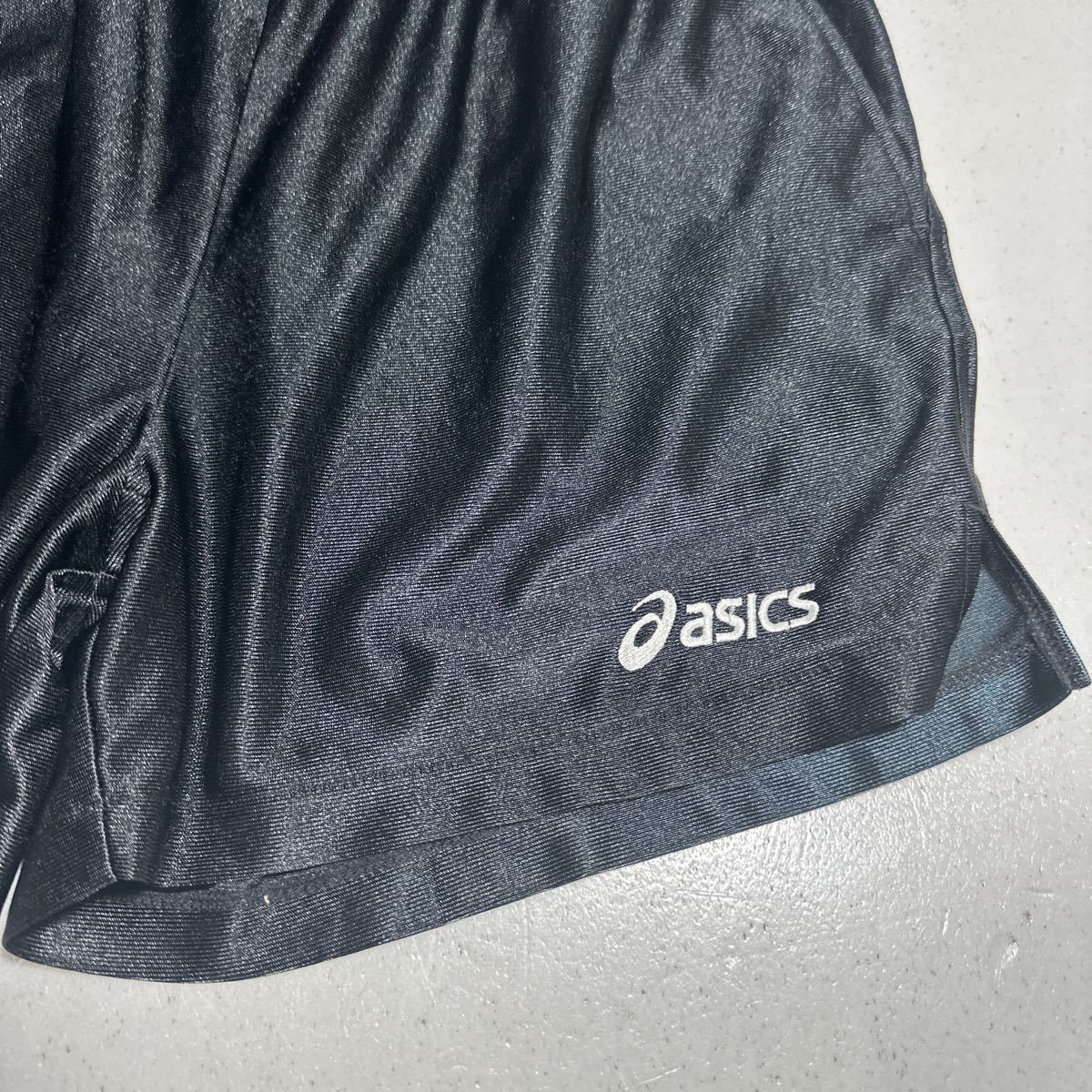 アシックス asics JTTA 日本卓球協会公認 黒 ブラック 光沢ハーフパンツ 卓球ウェア Lサイズ_画像2