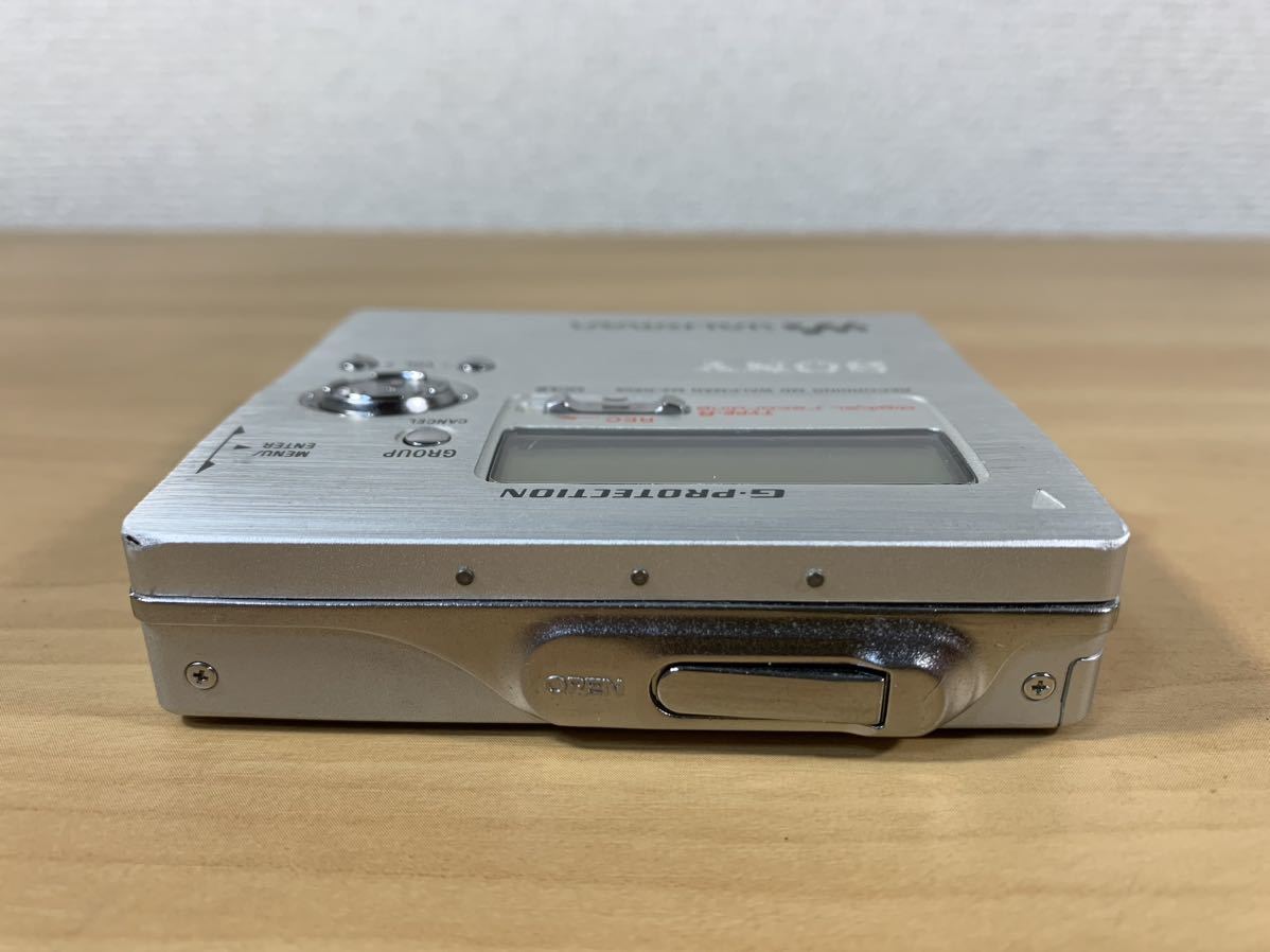 ★動作確認済★ SONY ソニー RECORDING MD WALKMAN MZ-R909　MDLP　ポータブルMDプレーヤー MADE IN JAPAN_画像3